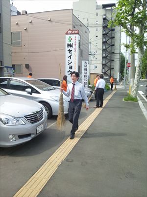 札幌本社の地域清掃活動（2013/06/25）