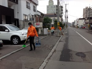 札幌本社の地域清掃活動（2013/10/15）