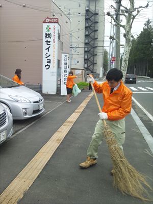 札幌本社の地域清掃活動（2013/05/14）