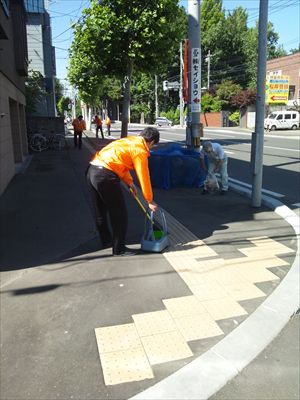 札幌本社の地域清掃活動（2013/07/23）
