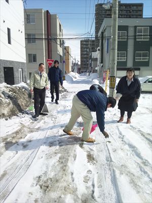 札幌本社の地域清掃活動（2013/03/26）