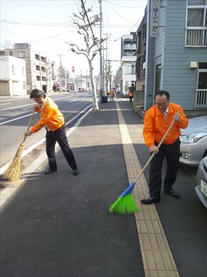 札幌本社の地域清掃活動（2013/04/16）