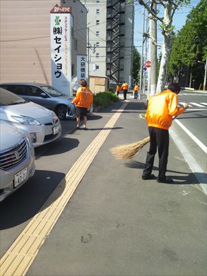 札幌本社の地域清掃活動（2013/06/11）