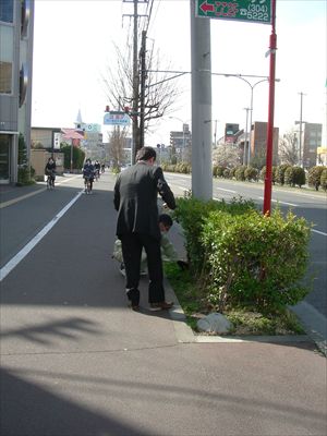 東北営業所の地域清掃活動（2013/4/9）