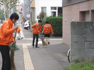 札幌本社の地域清掃活動（2013/10/08）