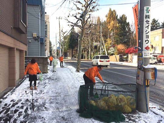 札幌本社の地域清掃活動（2013/11/12）