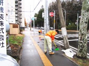 札幌本社の地域清掃活動（2013/12/10）