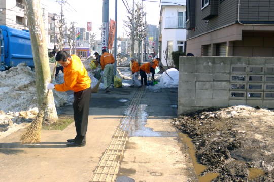 本社の地域清掃活動（2014/4/1）