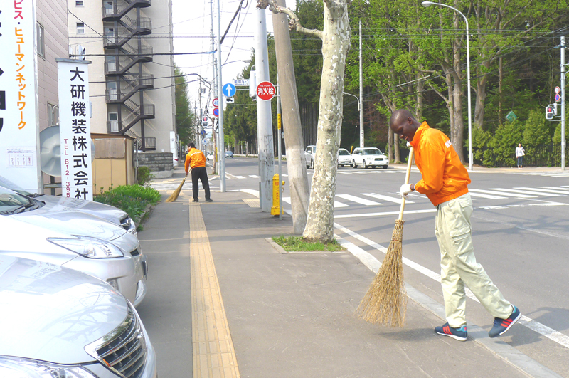 本社の地域清掃活動（2014/5/8）