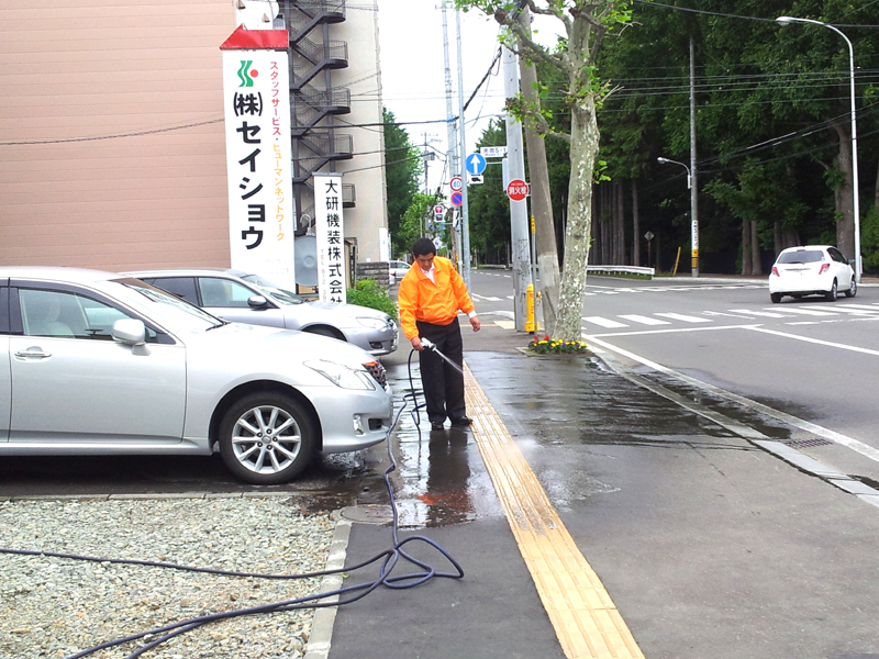 本社の地域清掃活動（2014/6/10）
