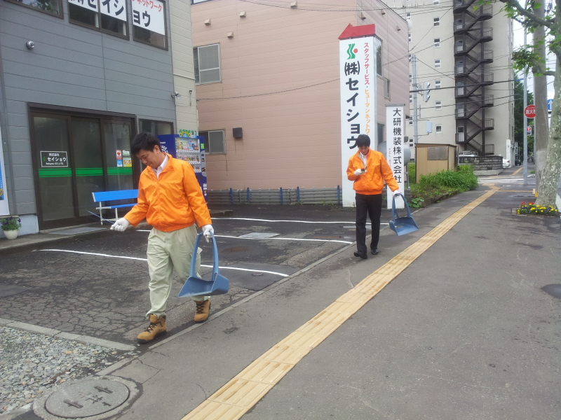 本社の地域清掃活動（2014/6/17）