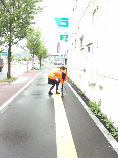 東北営業所の地域清掃活動（2014/6/10）