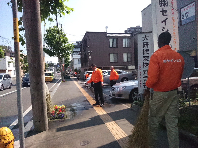 本社の地域清掃活動（2014/7/1）