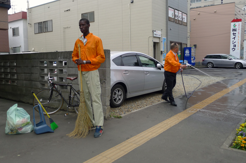 本社の地域清掃活動（2014/7/8）