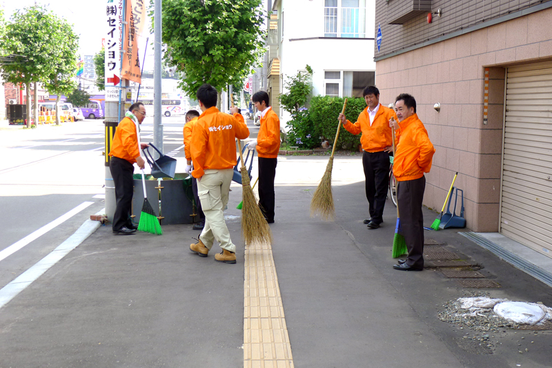 本社の地域清掃活動（2014/7/29）